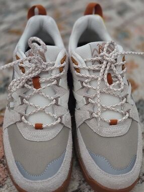 NWOT Karhu FUSION XC  CLOUD DANCER / BLANC DE BLANC 
